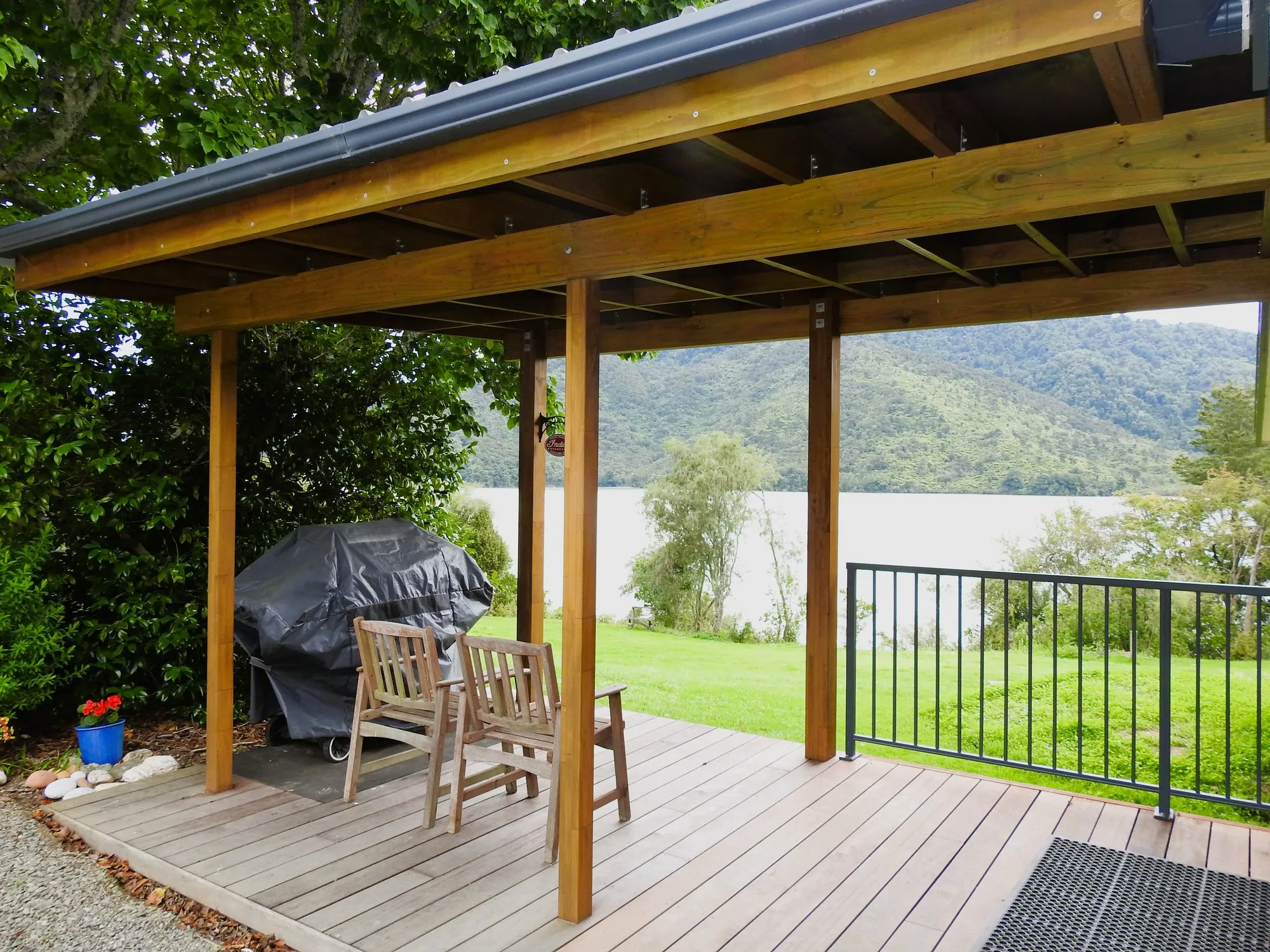The sheltered entry deck with seating and the barbecue, dedicated for guests