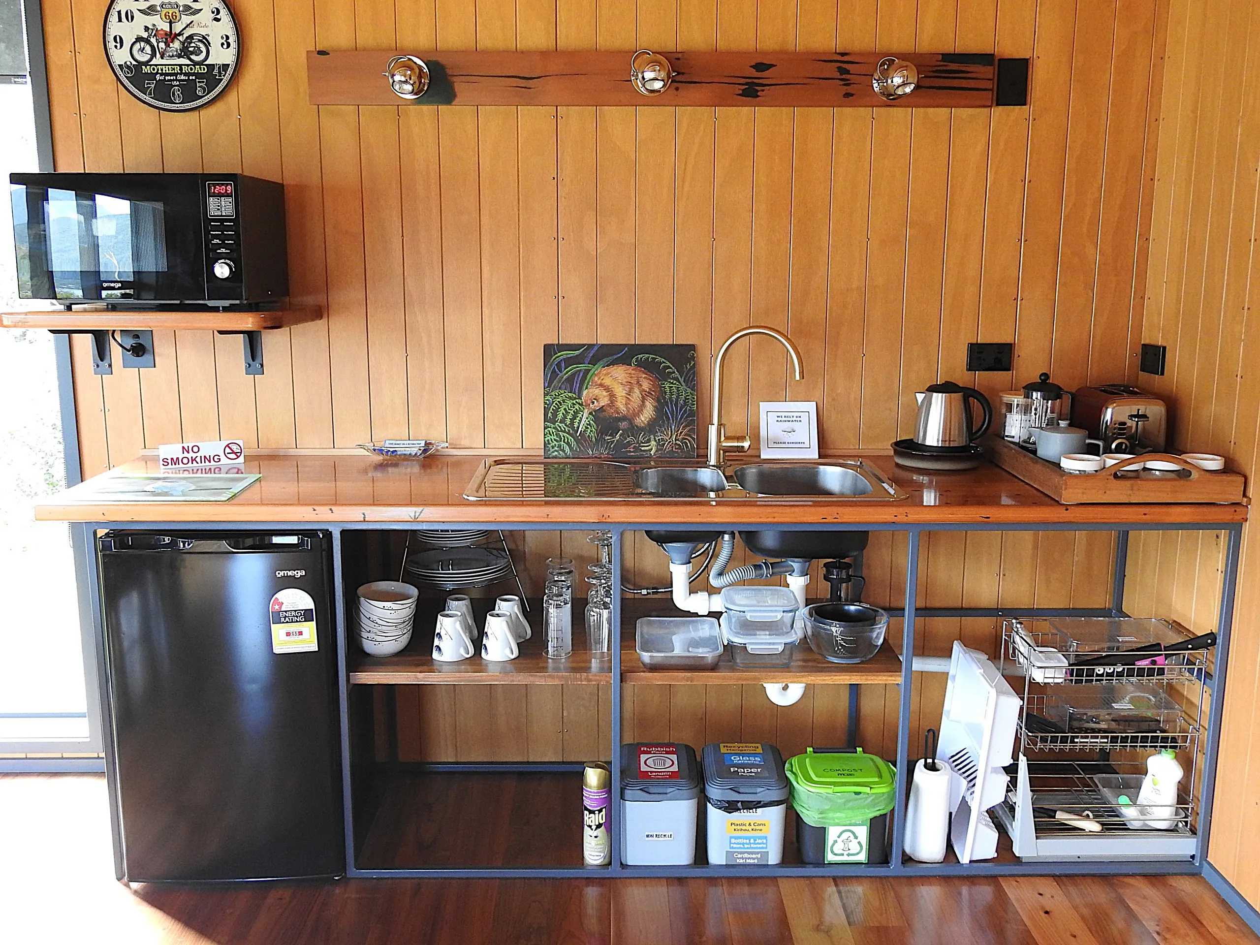 The fully equipped kitchenette